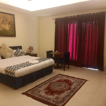 Hotel The Am Bliss Ґурґаон Екстер'єр фото