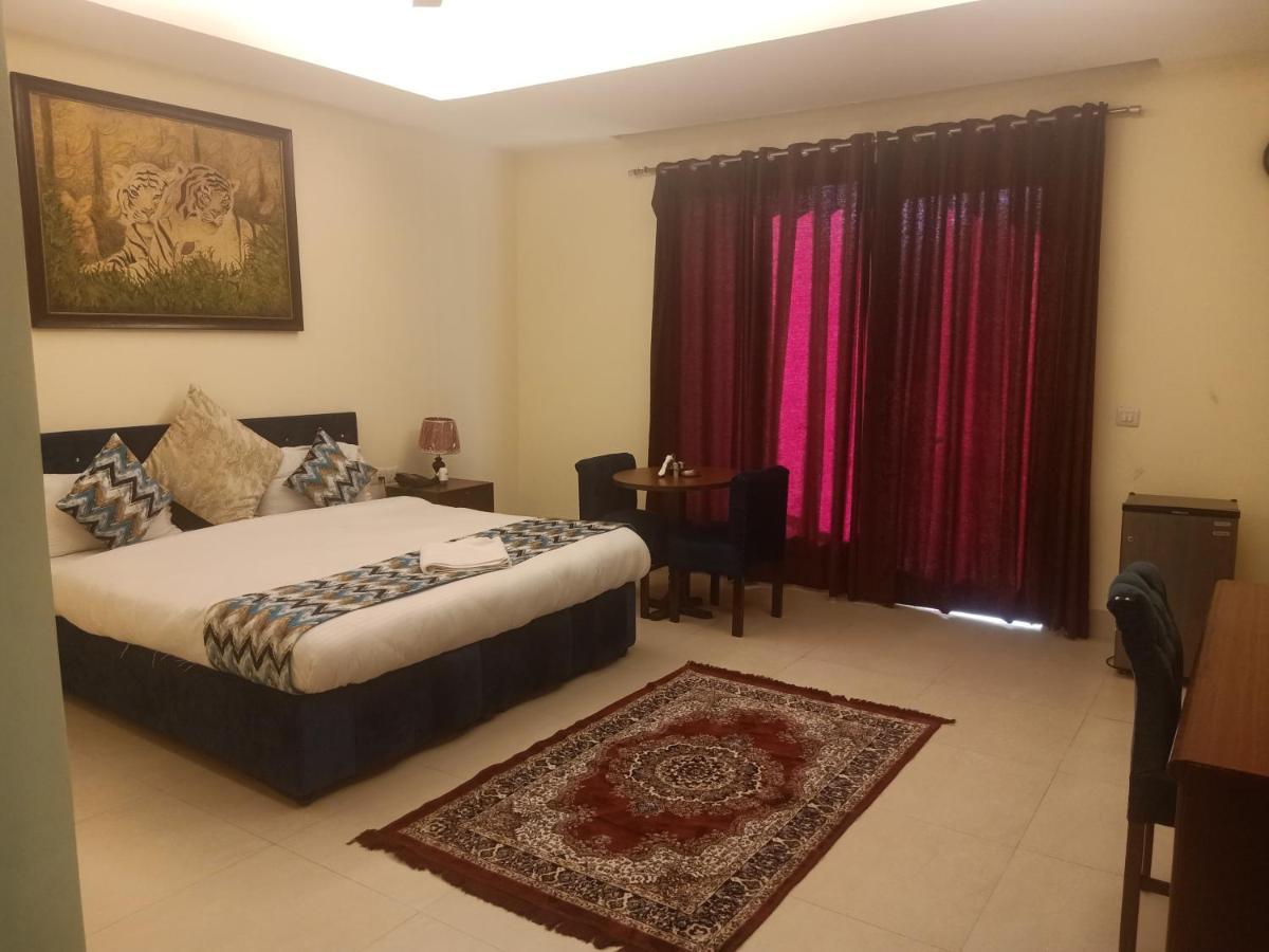 Hotel The Am Bliss Ґурґаон Екстер'єр фото