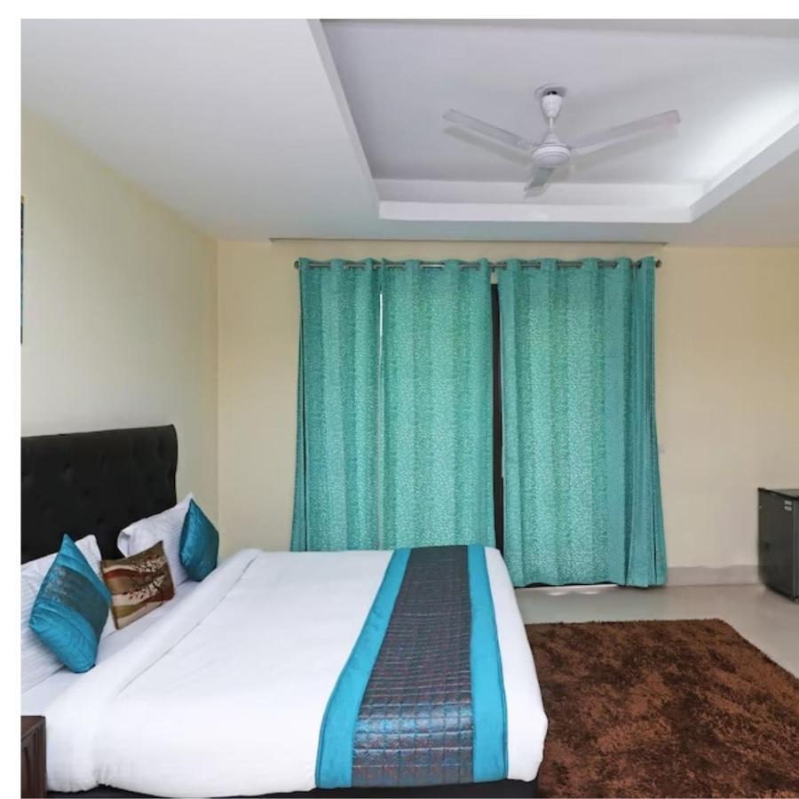 Hotel The Am Bliss Ґурґаон Екстер'єр фото