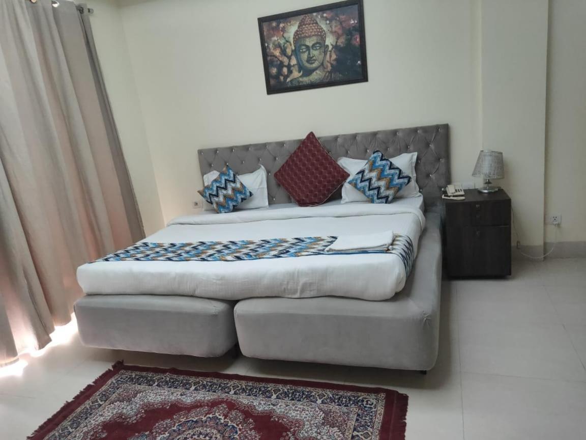 Hotel The Am Bliss Ґурґаон Екстер'єр фото